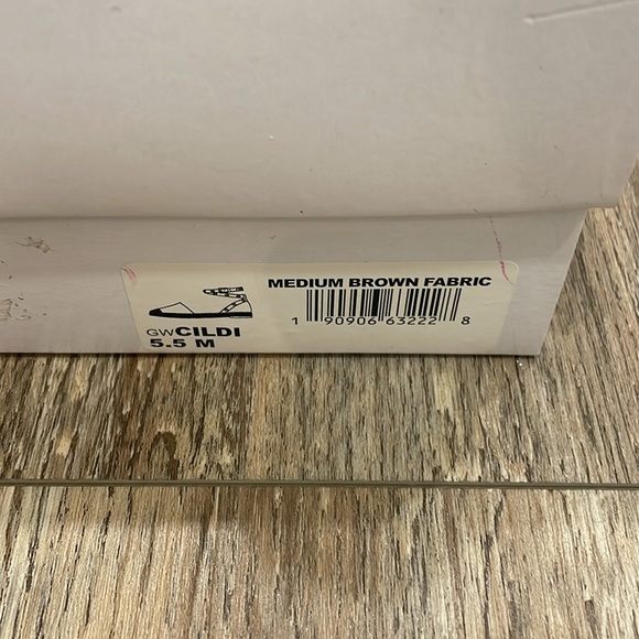 GUESS? Cildi - Picture 4 of 5